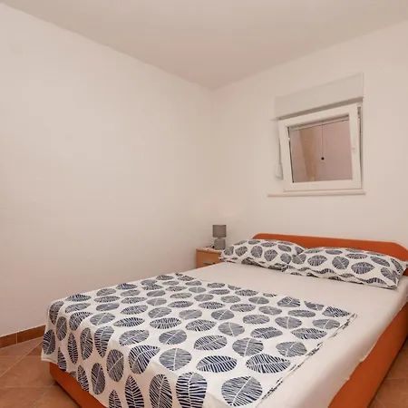 Apartment Gorgeous In With House Sea View
